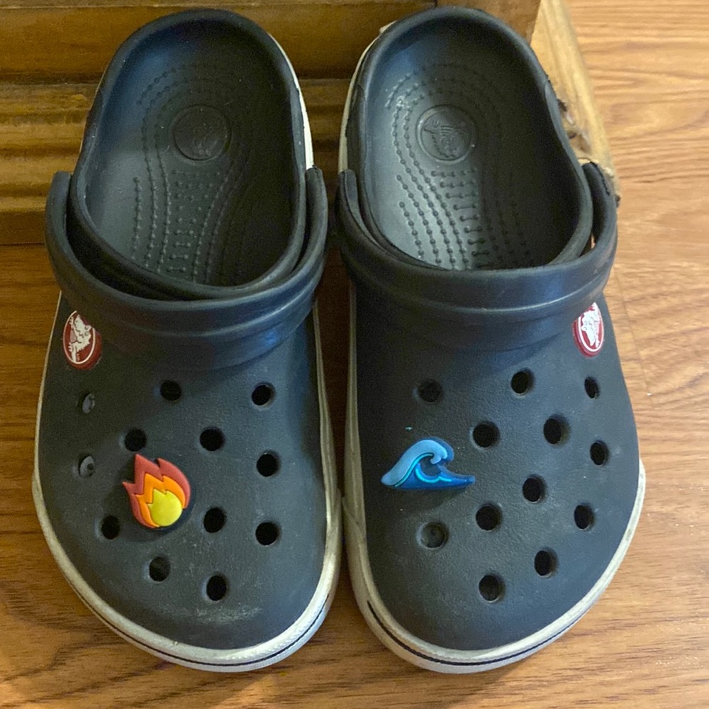 Boy’s crocs size 11